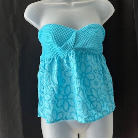 Beautiful Strapless Eyelet Top - Picture 2 of 6